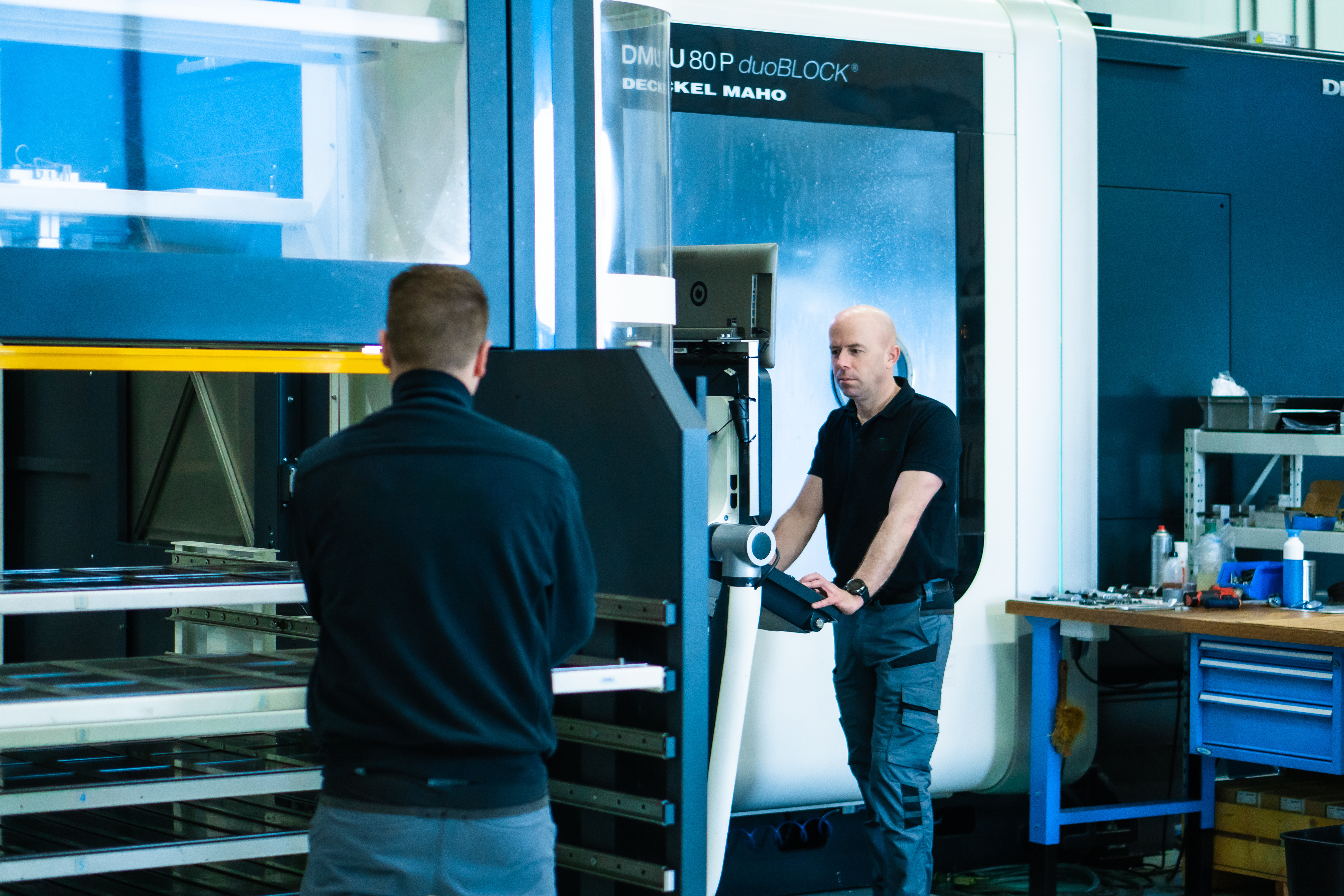 CNC operator aan het werk 4